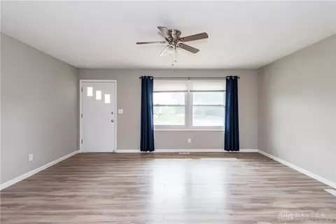 Living - 3801 Valleywood Dr, Kettering, OH 45429 photo 2 of 6