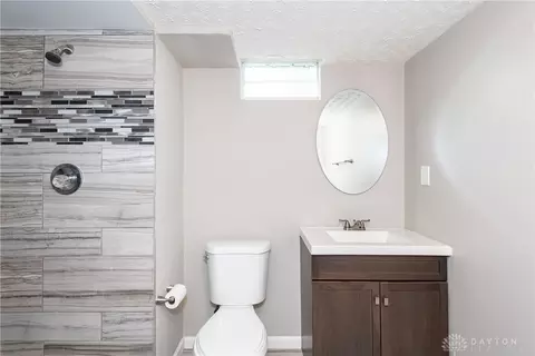 Bath - 3801 Valleywood Dr, Kettering, OH 45429 photo 5 of 7