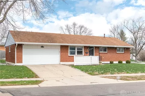 Exterior - 3801 Valleywood Dr, Kettering, OH 45429 photo 3 of 4