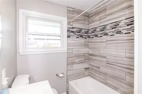 Bath - 3801 Valleywood Dr, Kettering, OH 45429 photo 1 of 7
