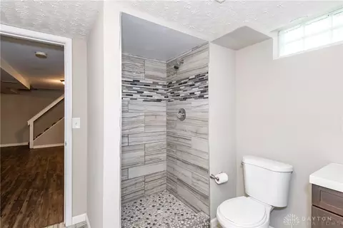 Bath - 3801 Valleywood Dr, Kettering, OH 45429 photo 6 of 7