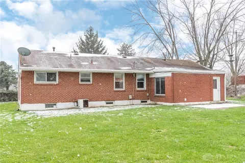 Exterior - 3801 Valleywood Dr, Kettering, OH 45429 photo 4 of 4