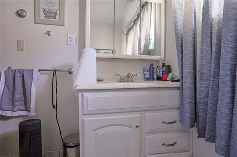 Bath - 513 Austin Smith Dr, Monroe, OH 45050 photo 3 of 3
