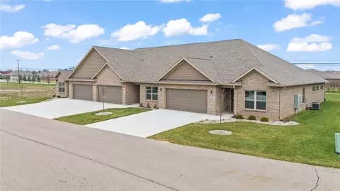 1168 Waterloo St, Troy, OH 45373