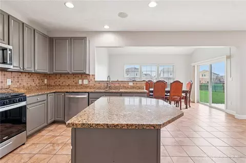 Kitchen - 9452 Oak Brook Dr, Centerville, OH 45458 photo 5 of 9