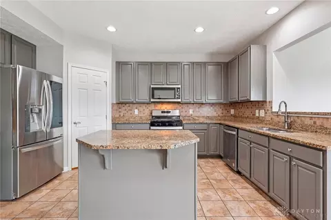 Kitchen - 9452 Oak Brook Dr, Centerville, OH 45458 photo 3 of 9