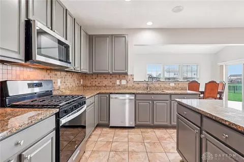 Kitchen - 9452 Oak Brook Dr, Centerville, OH 45458 photo 6 of 9