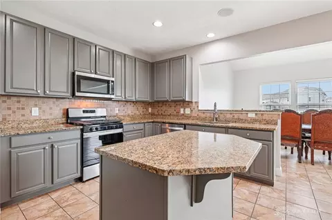 Kitchen - 9452 Oak Brook Dr, Centerville, OH 45458 photo 4 of 9