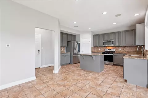 Kitchen - 9452 Oak Brook Dr, Centerville, OH 45458 photo 2 of 9