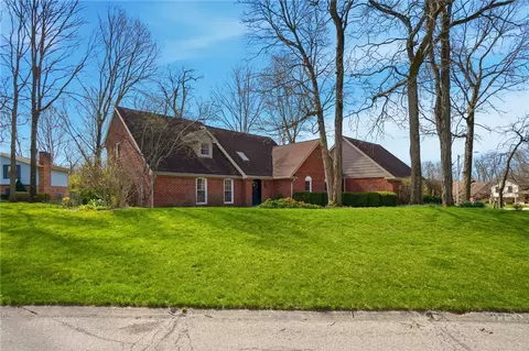 2734 Cricket Woods Dr, Dayton, OH 45414