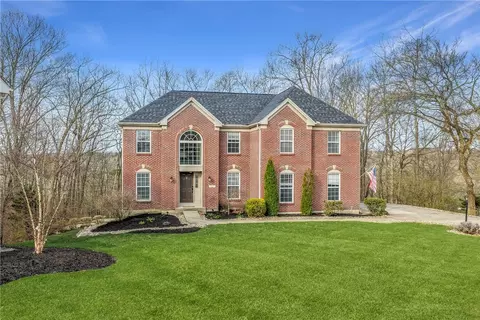 242 County Down Ln, Loveland, OH 45140