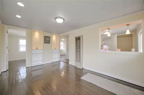 Living - 2629 Berger Ave, Springfield, OH 45503 photo 1 of 2