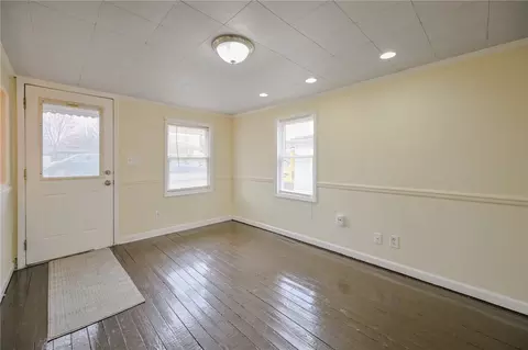 Living - 2629 Berger Ave, Springfield, OH 45503 photo 2 of 2