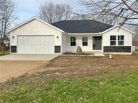 1389 Leon Dr, West Alexandria, OH 45381