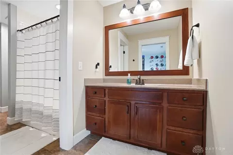 Bath - 1250 Macintosh Ct, Troy, OH 45373 photo 7 of 10
