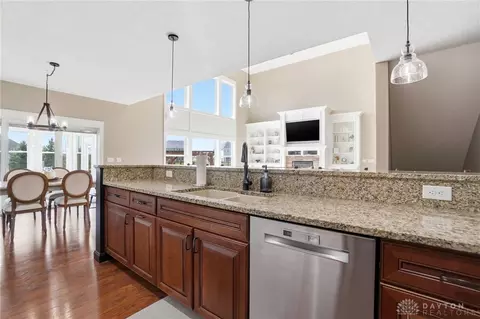 Kitchen - 1250 Macintosh Ct, Troy, OH 45373 photo 6 of 9