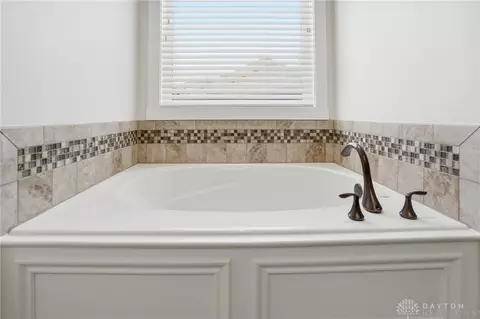 Bath - 1250 Macintosh Ct, Troy, OH 45373 photo 2 of 10