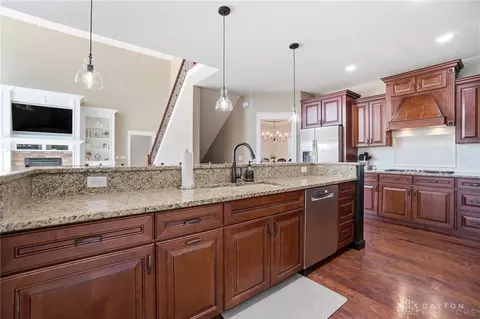 Kitchen - 1250 Macintosh Ct, Troy, OH 45373 photo 4 of 9