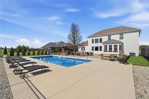 Exterior - 1250 Macintosh Ct, Troy, OH 45373 photo 2 of 21