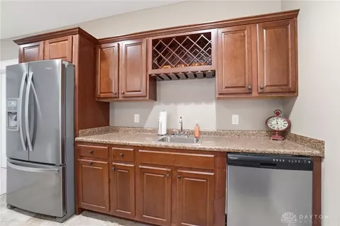 Kitchen - 1250 Macintosh Ct, Troy, OH 45373 photo 9 of 9