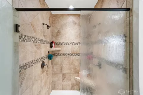 Bath - 1250 Macintosh Ct, Troy, OH 45373 photo 3 of 10