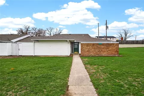 5871 Troy Villa Blvd, Huber Heights, OH 45424