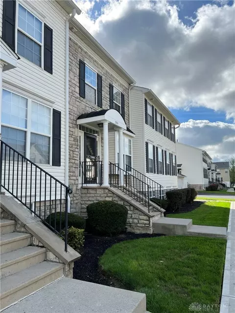 380 Oxford Oak Dr, Blacklick, OH 43004