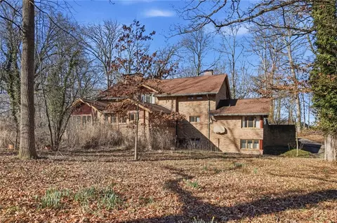 2438 Signal Hill Rd, Springfield, OH 45504