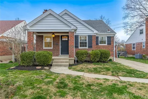 3814 N Broadlawn Cir, Silverton, OH 45236