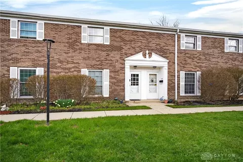 719 Clareridge Ln, Centerville, OH 45458