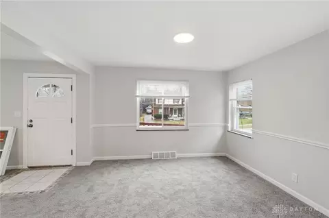 Living - 3249 Brater Ave, Cincinnati, OH 45238 photo 5 of 7