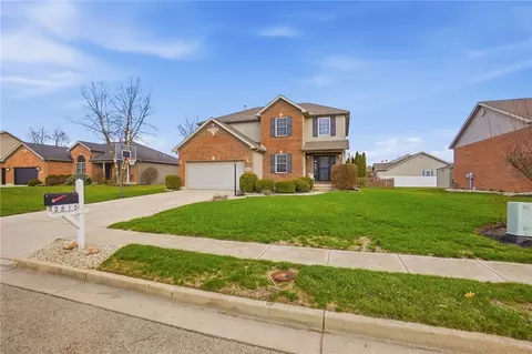 2813 Amberwood Dr, Troy, OH 45373
