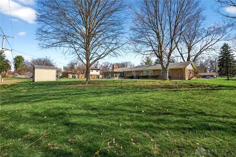 Exterior - 5907 Red Coach Rd, Dayton, OH 45429 photo 8 of 12