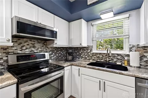 Kitchen - 5907 Red Coach Rd, Dayton, OH 45429 photo 4 of 4