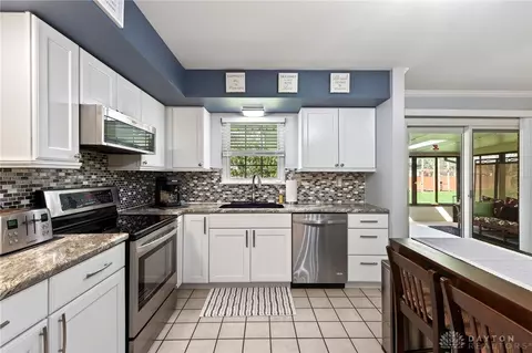 Kitchen - 5907 Red Coach Rd, Dayton, OH 45429 photo 3 of 4