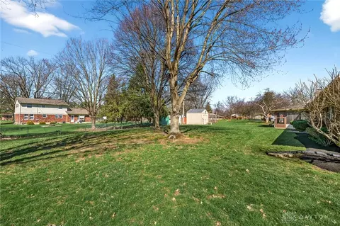 Exterior - 5907 Red Coach Rd, Dayton, OH 45429 photo 7 of 12