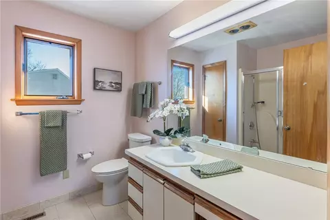 Bath - 2704 Aerial Ave, Kettering, OH 45419 photo 4 of 4