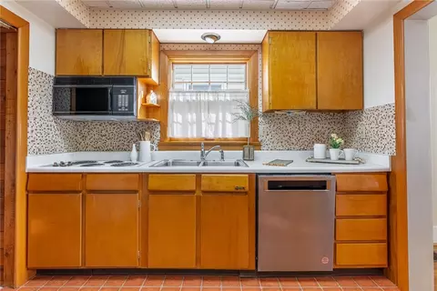 Kitchen - 2704 Aerial Ave, Kettering, OH 45419 photo 3 of 4
