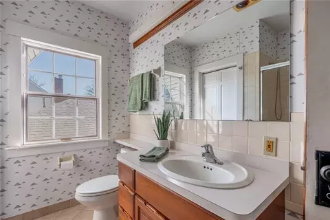 Bath - 2704 Aerial Ave, Kettering, OH 45419 photo 3 of 4