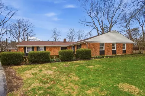 440 Walsingham Ct, Centerville, OH 45429