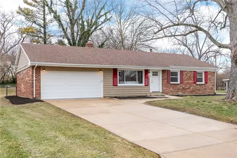 225 S Main St, Centerville, OH 45458