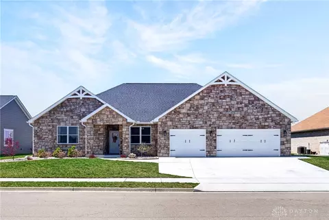 945 Rosenthal Dr, Troy, OH 45373