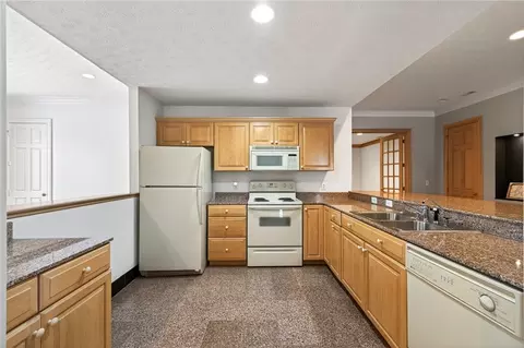 Kitchen - 453 Timberlea Trl, Kettering, OH 45429 photo 8 of 9