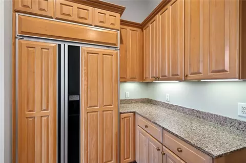 Kitchen - 453 Timberlea Trl, Kettering, OH 45429 photo 5 of 9