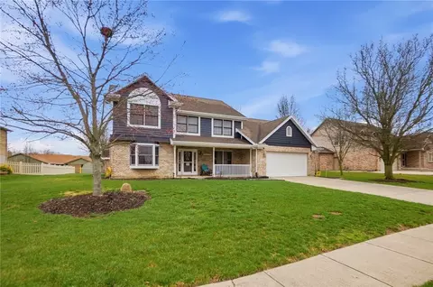 214 Old Carriage Dr, Englewood, OH 45322