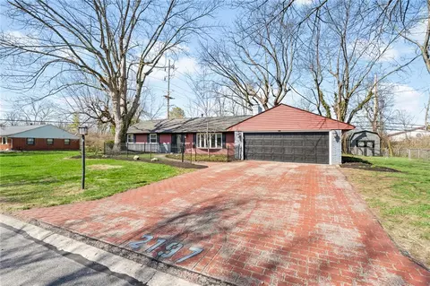 Exterior - 2197 Bending Willow Dr, Kettering, OH 45440 photo 2 of 10