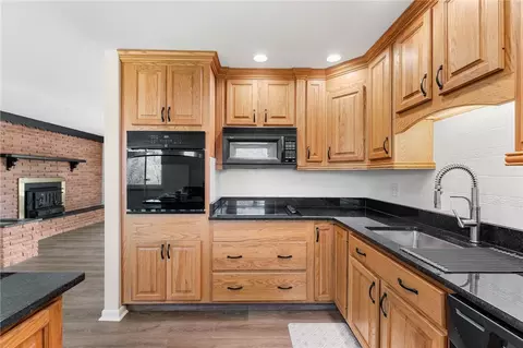 Kitchen - 2197 Bending Willow Dr, Kettering, OH 45440 photo 4 of 8