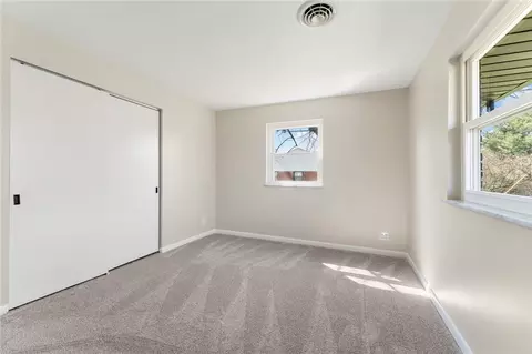 Bedroom - 2197 Bending Willow Dr, Kettering, OH 45440 photo 7 of 8