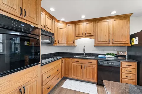 Kitchen - 2197 Bending Willow Dr, Kettering, OH 45440 photo 3 of 8