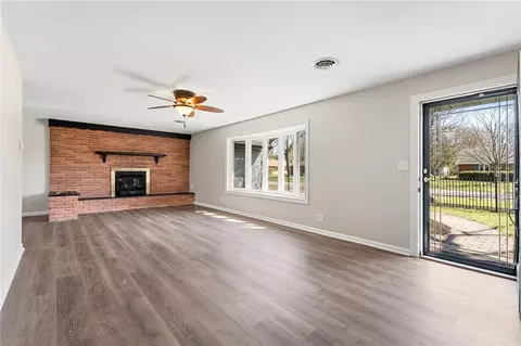 Living - 2197 Bending Willow Dr, Kettering, OH 45440 photo 2 of 8